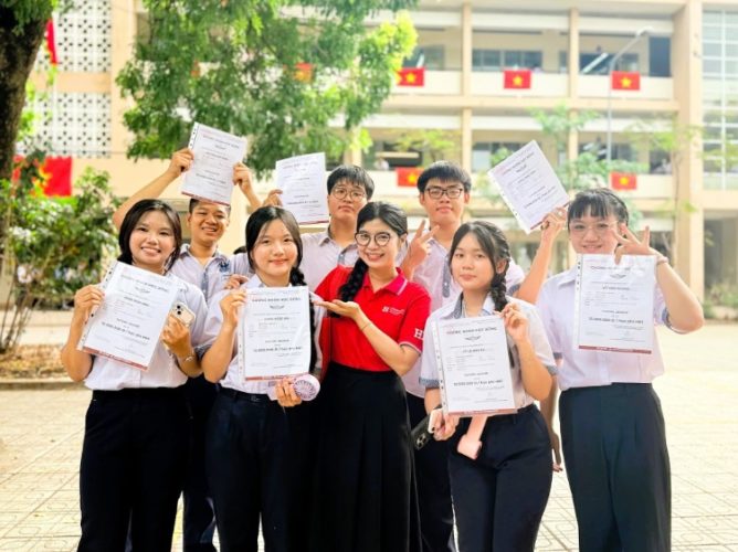 Ngày 10/6/2026 làm thủ tục dự thi tốt nghiệp THPT lúc mấy giờ?