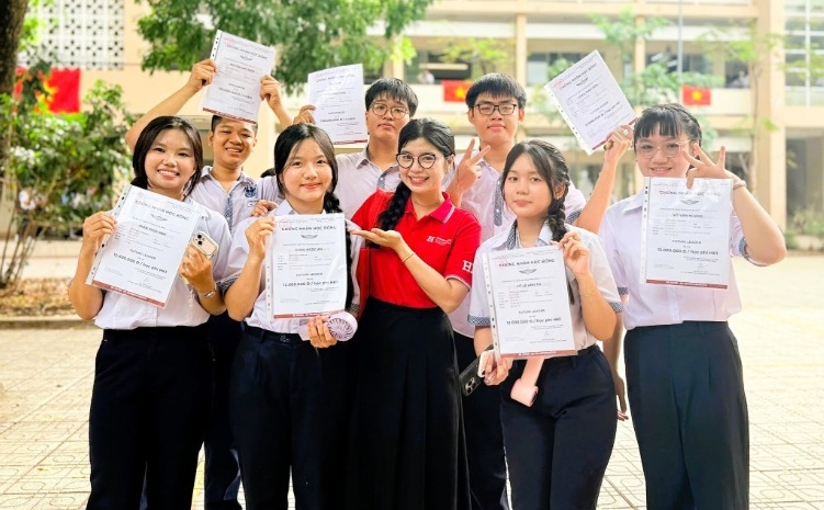 Ngày 10/6/2026 làm thủ tục dự thi tốt nghiệp THPT lúc mấy giờ?