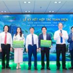 Vietcombank trao học bổng cho sinh viên HIU trong khuôn khổ hợp tác với NHG