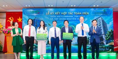 Vietcombank trao học bổng cho sinh viên HIU trong khuôn khổ hợp tác với NHG