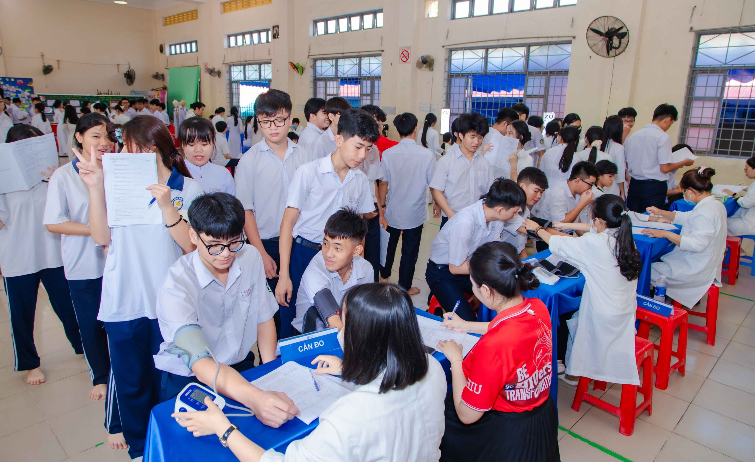 HIU CARE 2026 đến THPT Hiệp Bình: Đưa chăm sóc sức khỏe và trải nghiệm nghề nghiệp đến gần học sinh