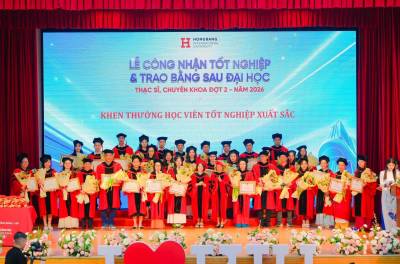 HIU trao bằng tốt nghiệp cho 426 Thạc sĩ và Chuyên khoa cấp I, nhấn mạnh học tập suốt đời